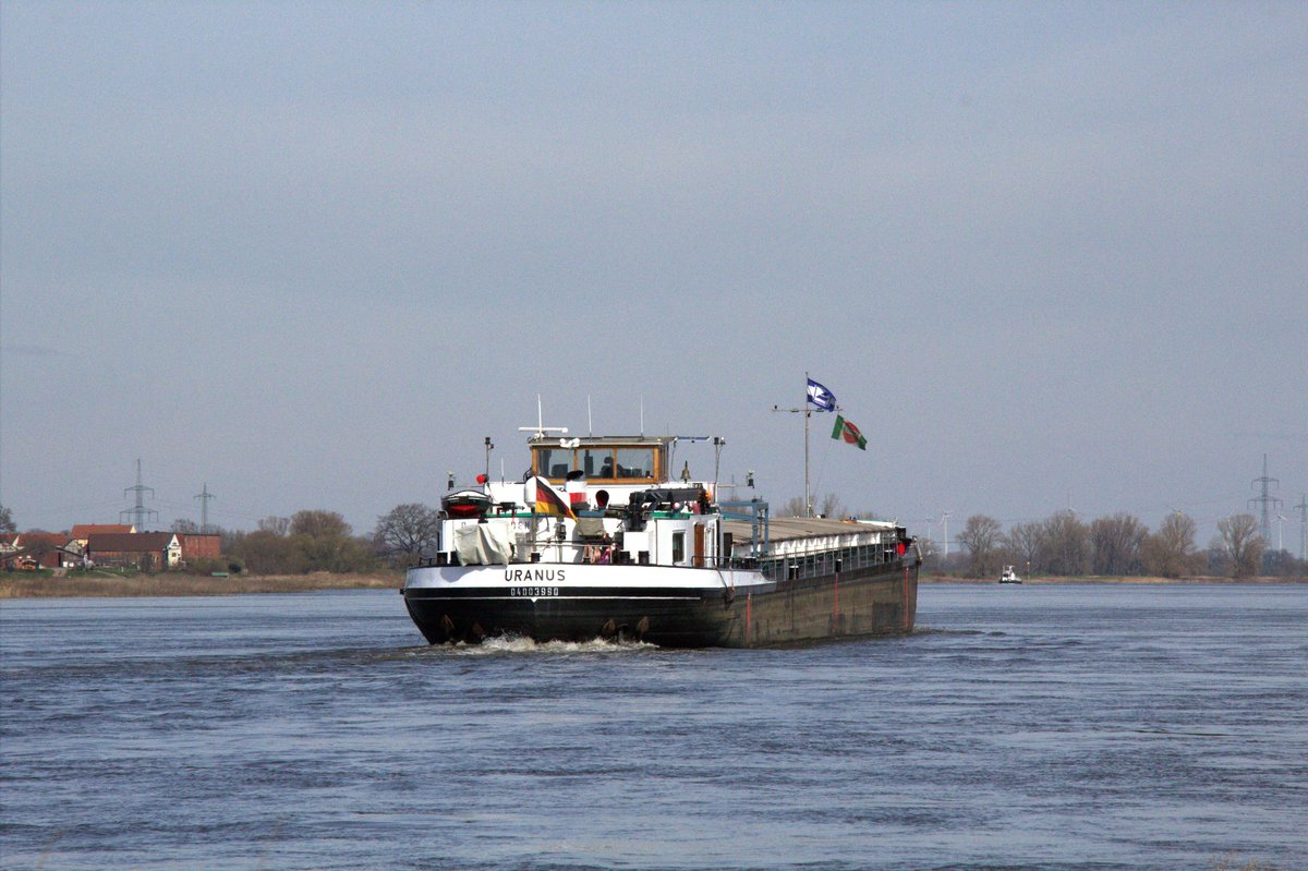 GMS Uranus (04003990 , 80 x 9m) am 18.03.2020 auf der Elbe Höhe Abzweig Niegripper Verbindungskanal auf Elbe-Talfahrt.