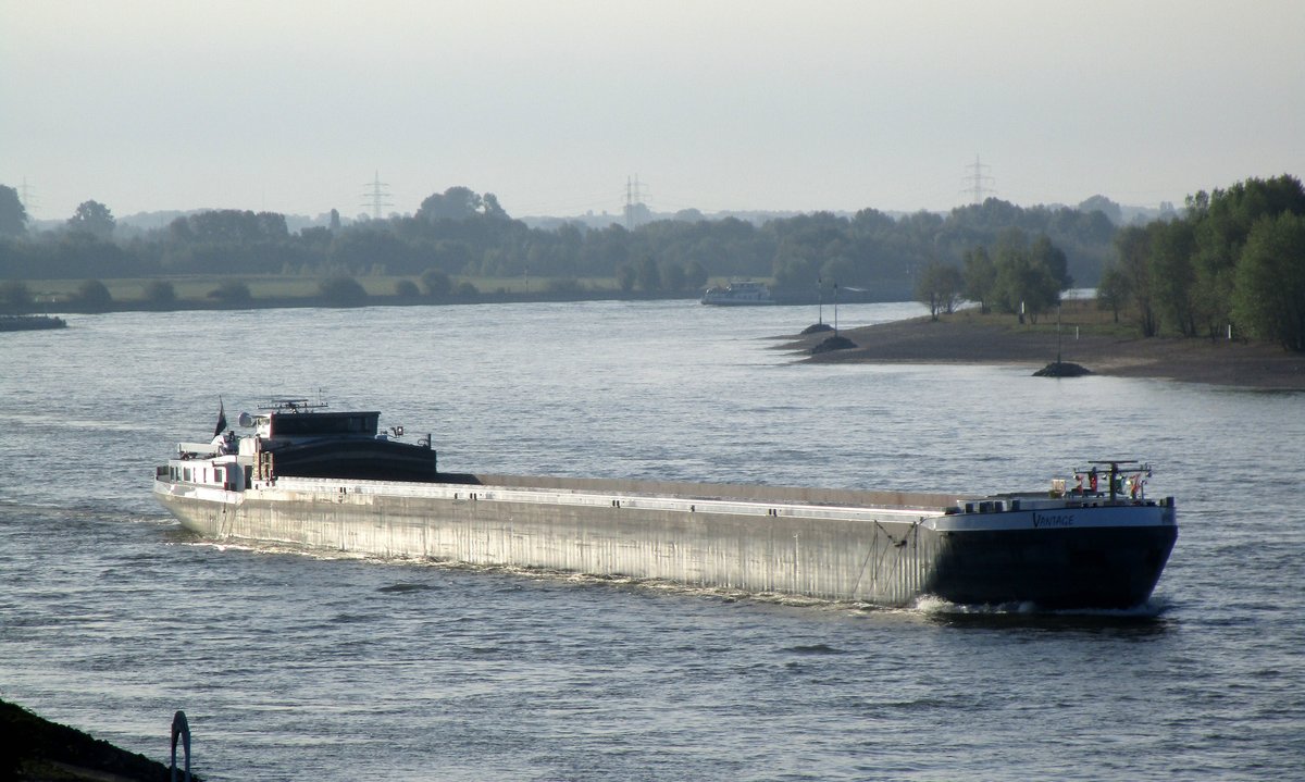 GMS Vantage (02327521 , 134,20 x 11,45m) am Morgen des 09.07.2017 bei Rees auf Rhein-Talfahrt.