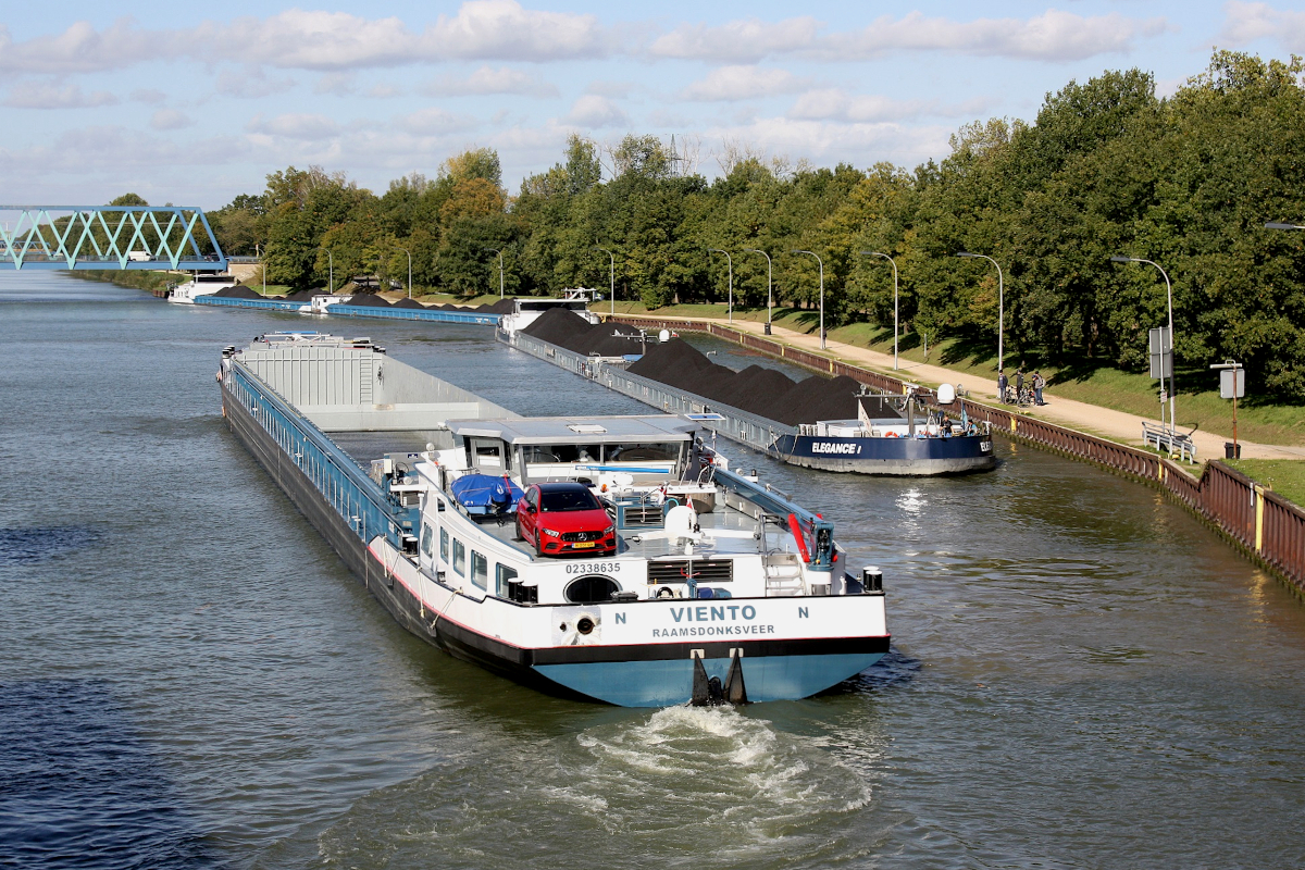 GMS VIENTO (ENI:02338635) L.110 m B.10,50 m T.2641 Flagge Niederlande auf dem WDK am der Schleuse in Datteln am 06.10.2022 