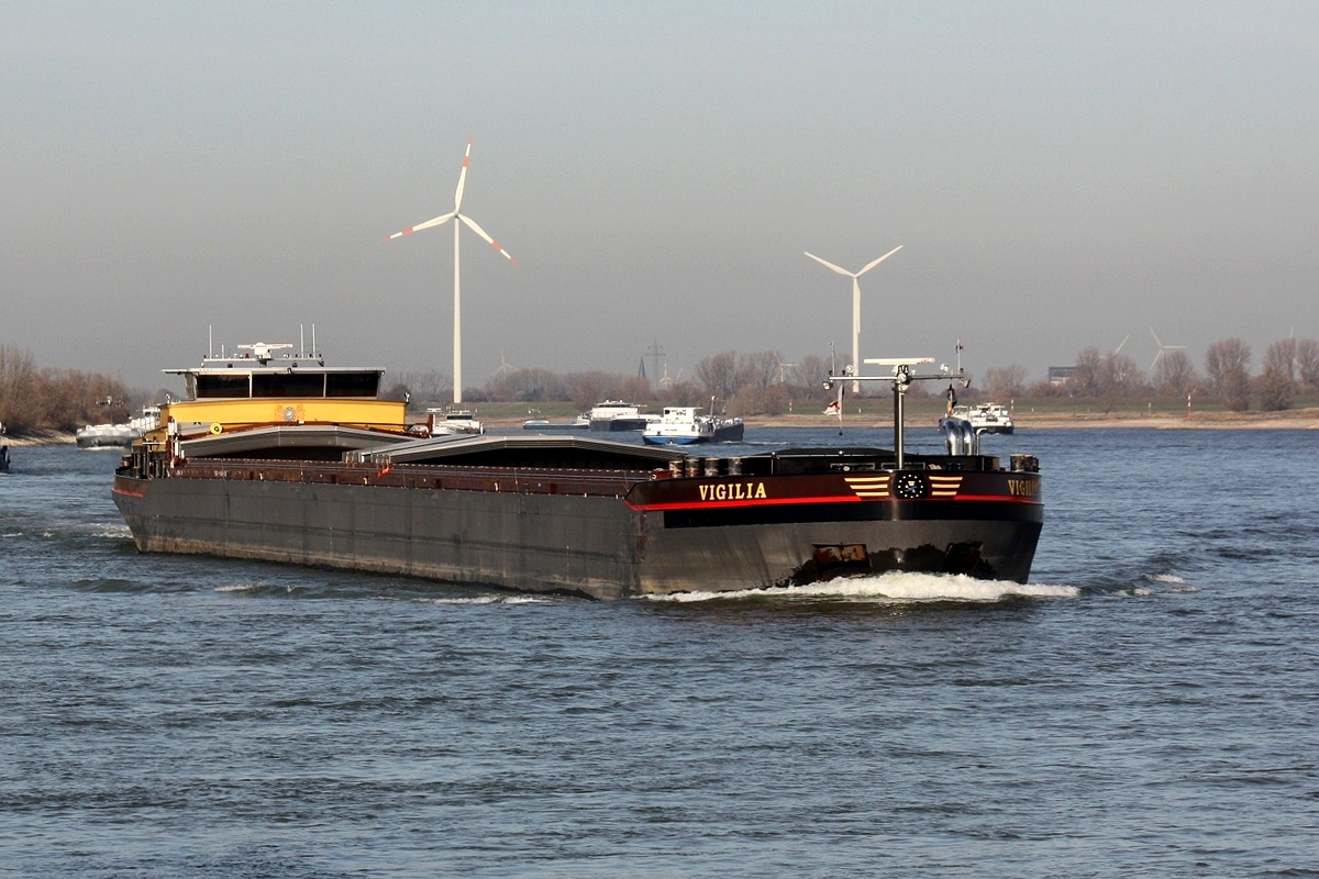 GMS Vigilia (ENI:04806310) am 14.11.2018 auf dem Rhein bei km 824 Xanten: 