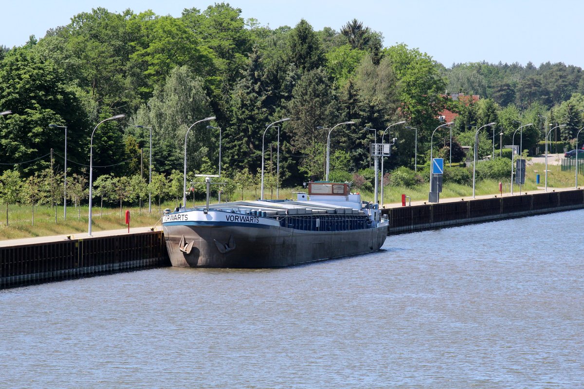 GMS Vorwärts (04005020 , 69,80 x 8,20m) lag am 01.06.2017 im Unterwasser der Schleuse Wusterwitz (UHW - Untere-Havel-Wasserstrasse).