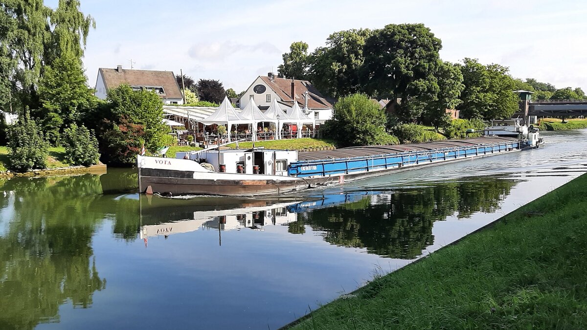 GMS Vota, ENI-Nr.: 06002719, am 18.07.25 auf den Rhein-Herne-Kanal bei Castrop-Rauxel.
Das Schiff passiert gerade die beliebte Ausflugsgaststätte  Haus Hölter .
Das unter polnischer Flagge fahrende Schiff ist gemeldet in: Wroclaw (früher Breslau).