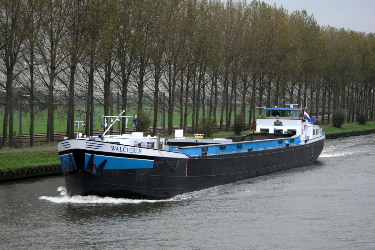 GMS Walcheren (02313919 , 85,10 x 8,50m) am 24.10.2014 auf dem Amsterdam-Rijnkanaal zu Berg.