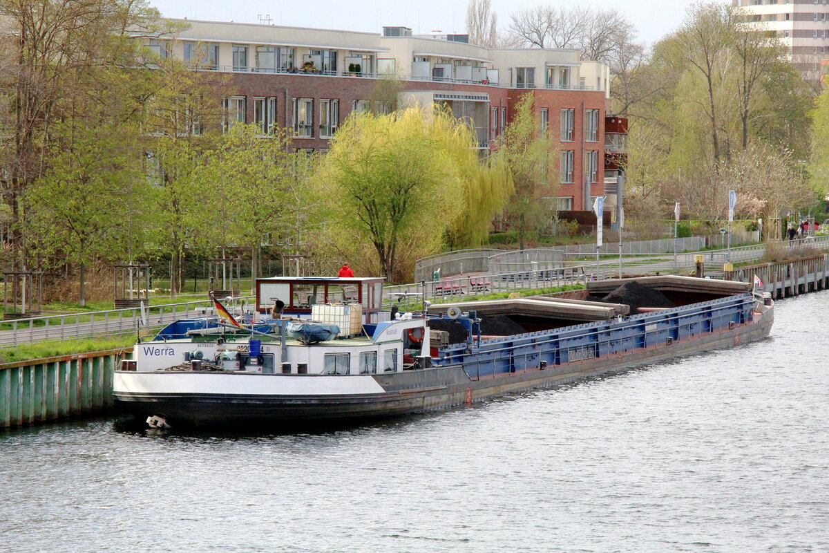 GMS  WERRA  (02203964 , 85 x 9,50m) lag am 22.04.2021 in Berlin-Spandau /  HAVEL.