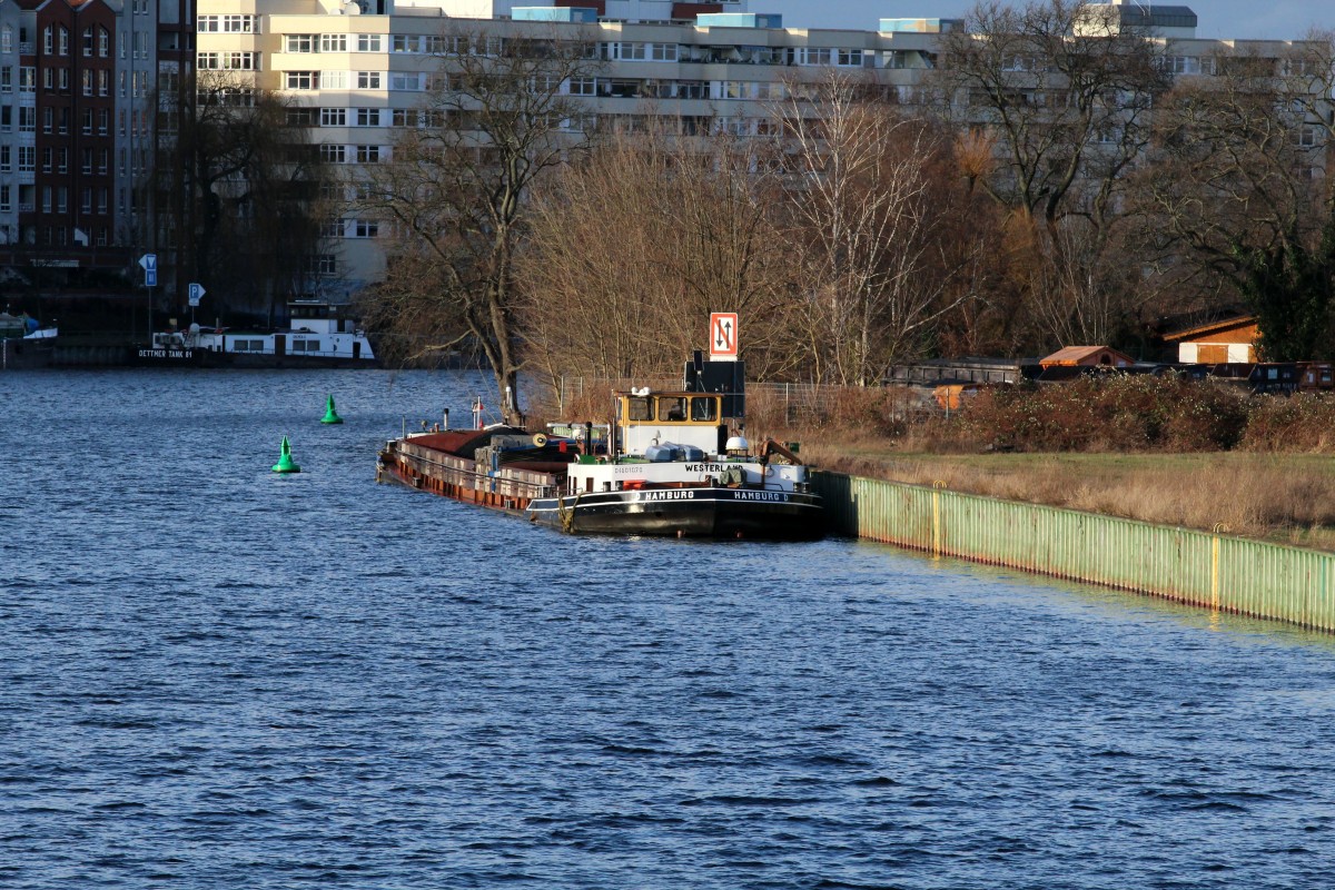 GMS Westerland (04601070 , 80 x 8,20m) am 29.01.2015 in Berlin-Spandau und wartet auf den Löschtermin.