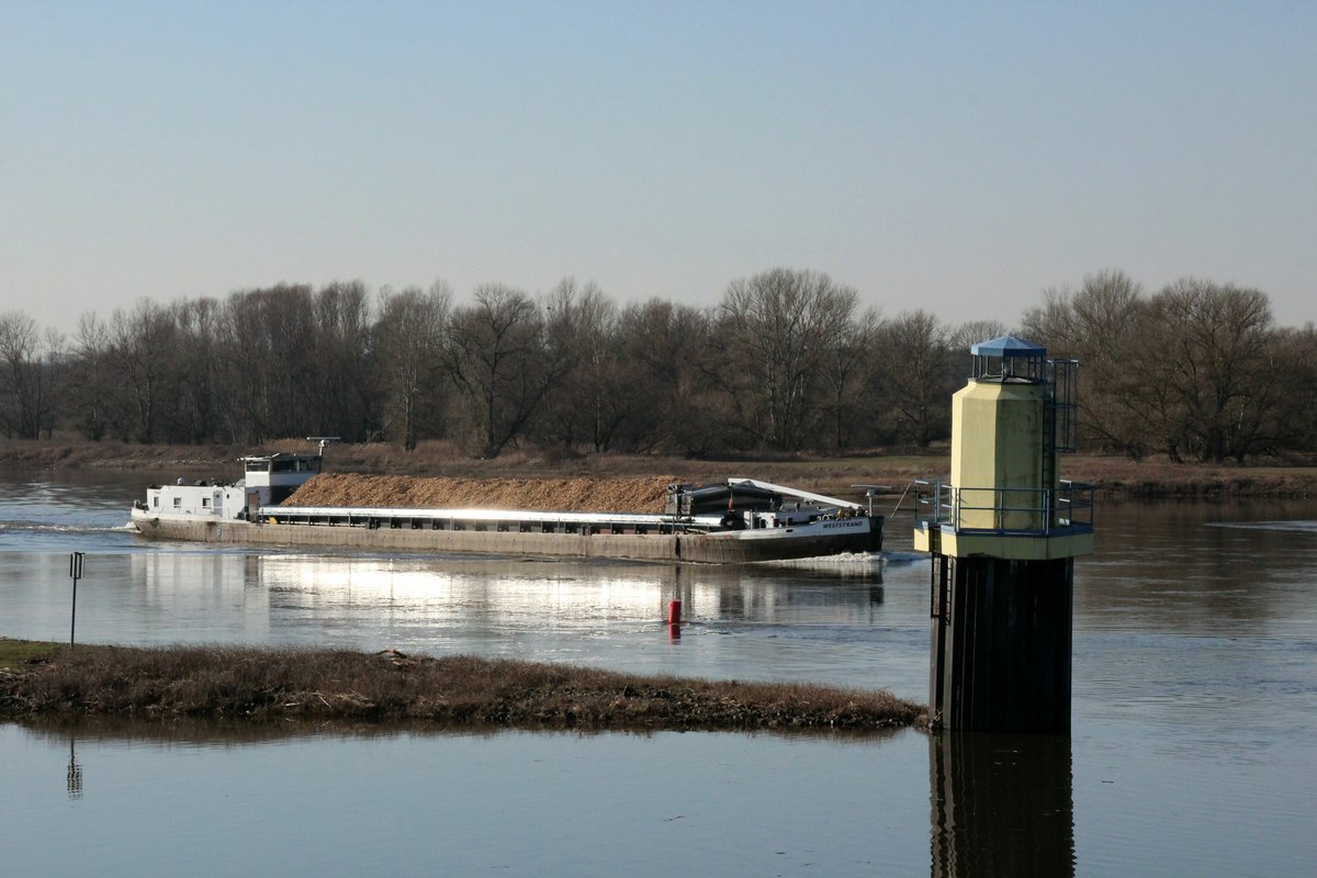 GMS Weststrand (04030830 , 67 x 8,2m) am 18.02.2019 auf Elbe-Talfahrt Höhe Niegripper Verbindungskanal.