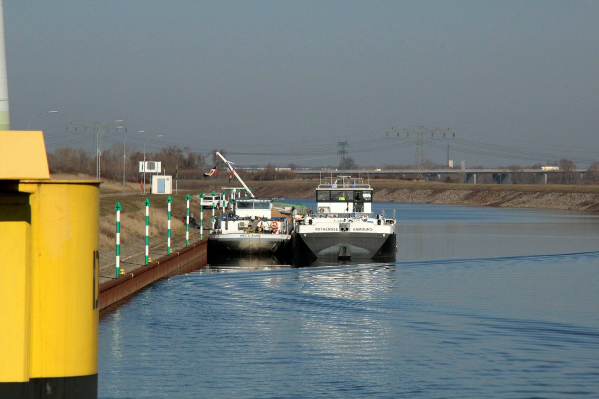 GMS Weststrand (04030830) und TMS Rothensee (04812360) lagen am 18.02.2019 im Rothenseer Verbindungskanal.