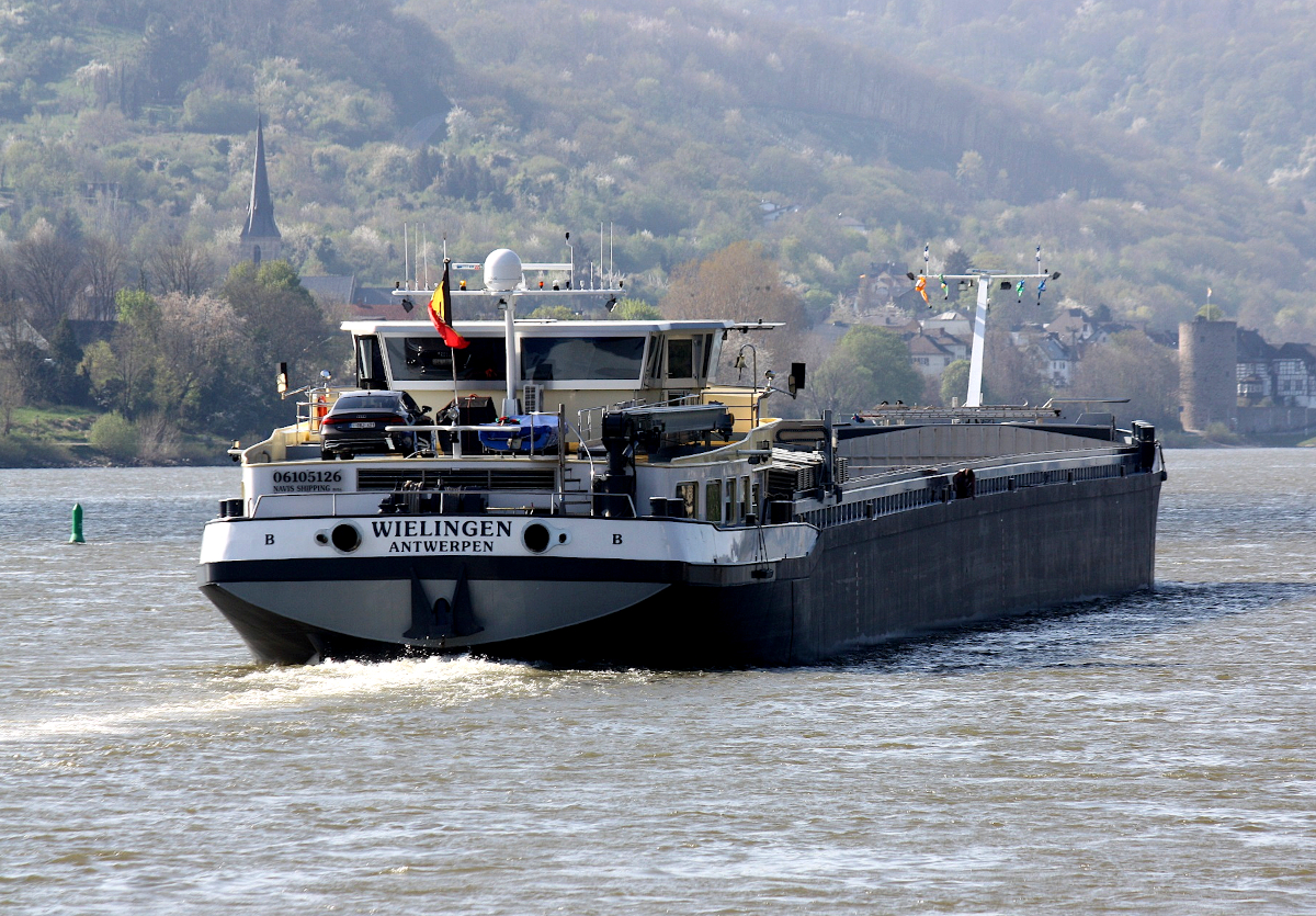 GMS WIELINGEN (ENI:06105126)L.135 m B.11,45 m T 3919 Flagge Belgien auf dem Rhein zu Tal am 15.04.2022 in Braubach.