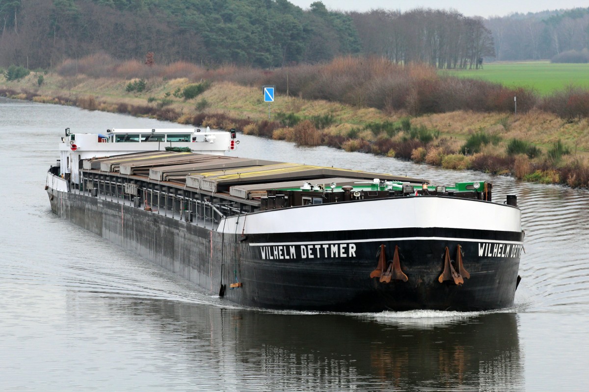 GMS Wilhelm Dettmer (05501380 , 110 x 10,5m) kam am 18.12.2014 von den Elektrostahlwerken in Brandenbg./Havel im EHK (Elbe-Havel Kanal) zu Tal und fuhr Richtung Doppelschleuse Hohenwarthe.