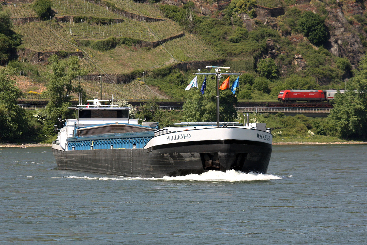 GMS Willem-D (ENI:02327586) L.105m B.10,50m T.2375 TEU:144 am 05.05.2018 bei Oberwesel zu Berg.