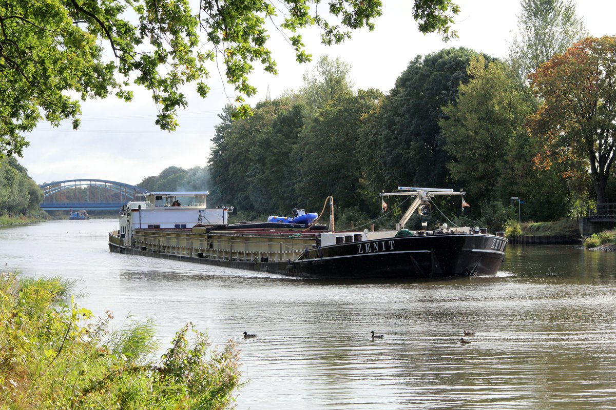 GMS Zenit , 04804810 , 85 x 9,50m , am 05.10.2016 im Sacrow-Paretzer-Kanal / UHW bei Schlänitzsee zu Tal. Das GMS wurde bei Marquardt mit Aushubmaterial aus dem gleichem Kanal beladen. 