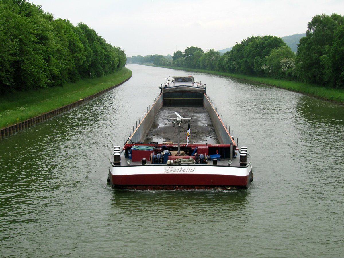 GMS Zerberus (04013780 , 83,95 x 9,50m) am 10.05.2018 im Mittellandkanal zw. Bad Essen und Ostercappeln mit Fahrtrichtung DEK unterwegs.