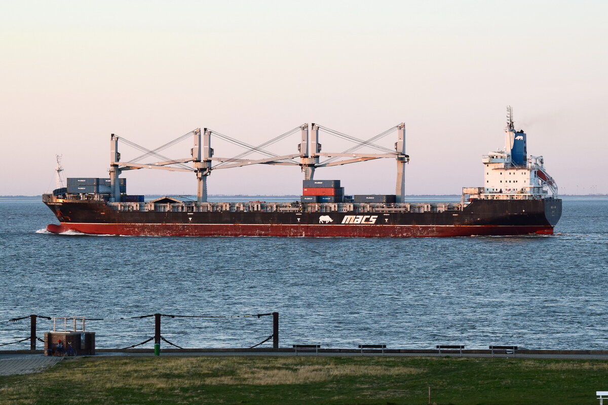 GOLDEN KAROO , General Cargo , IMO 9465423 , Baujahr 2013 , 199.91 x 30.55 m , Cuxhaven , 19.04.2022