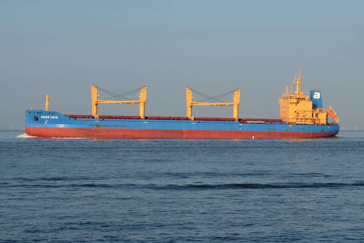 GOOD LUCK , Bulk Carrier , IMO 9492517 , Baujahr 2011 , 225m × 32.26m , bei der Alten Liebe Cuxhaven am 04.09.2018