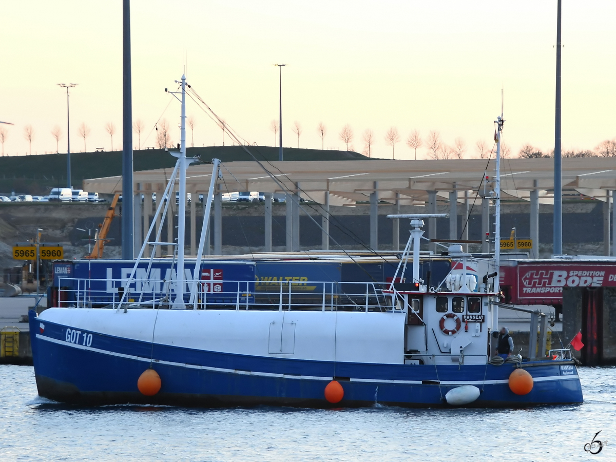 GOT 10 Hanseat (IMO: 5142308) fährt zum Fischen raus. (Travemünde, April 2019)