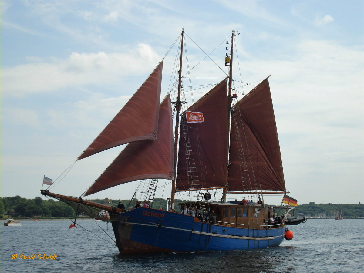 GOTLAND am 25.6.2008, Kieler Förde / 
Gaffelschoner / BRZ 73 / Lüa 30 m, B 6,39 m, Tg 2,8 m /Segelfläche: 224 m² / 1 Deutz-Diesel 324 kW (440 PS) 9 kn / gebaut 1942 als KFK 146 bei Burmester-Werft Swinemünde-Ost /
