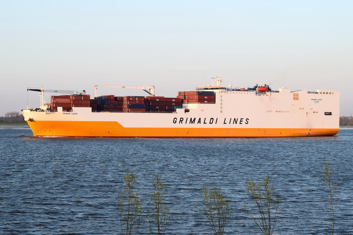 GRANDE LAGOS , Ro-Ro/Container Carrier , IMO 9672088 , 1614 TEU , Baujahr 2014 , 236.32 × 36.16m , 18.04.2019 , Grünendeich

