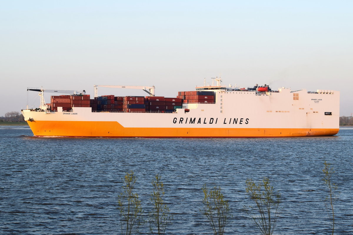 GRANDE LAGOS , Ro-Ro/Container Carrier , IMO 9672088 , 1614 TEU , Baujahr 2014 , 236.32 × 36.16m , 18.04.2019 , Grünendeich
