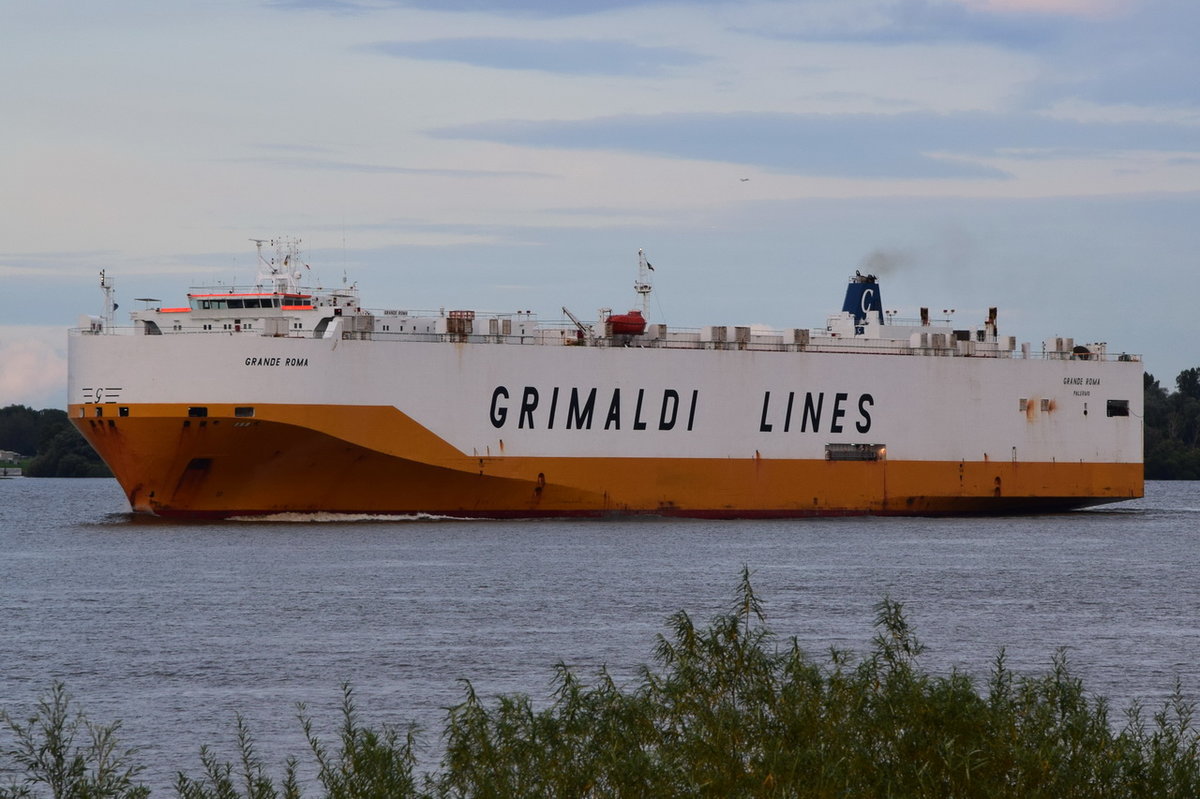 GRANDE ROMA , Fahrzeugtransporter , IMO 9247936 , Baujahr 2003 , 196.4 × 31.1m , 400 TEU , 07.09.2017 Grünendeich