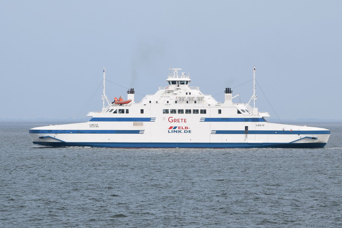 GRETE , Ro-Ro/Passenger Ship , IMO 9474060 , Baujahr 2010 , 97.84m × 17.98m , am 06.09.2018 an der Alten Liebe Cuxhaven - bei der letzten Fahrt auf der Elbe - die Grete wird zum Umbau nach Norwegen gebracht und soll dann nach Canada
