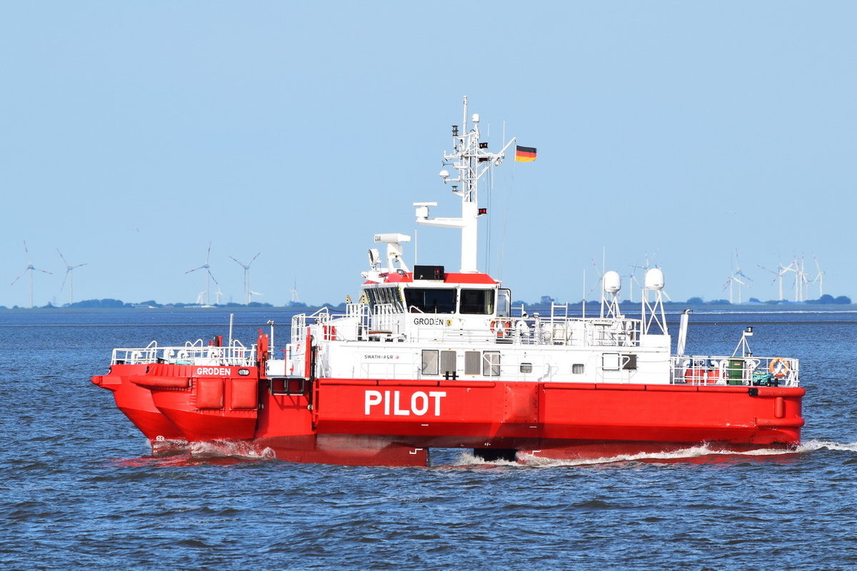 GRODEN , Pilotentender , MMSI 211545300 , 30 x 12m , Cuxhaven , 02.06.2020