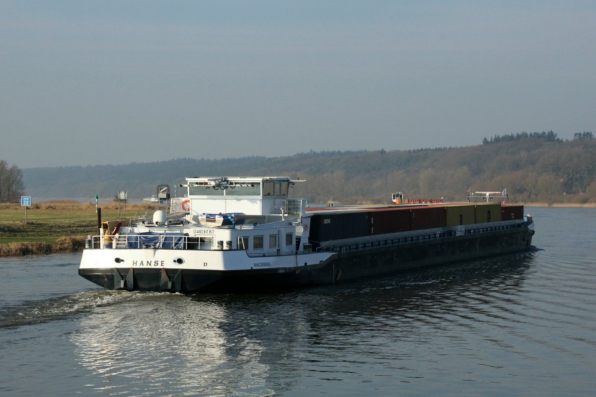 Größter Einzelfahrer im Bereich des Elbe-Seitenkanales : GMS Hanse (04812620 , 100 x 11,45m) am 08.02.2018 in der Mündung des ESK in die Elbe bei Artlenburg. Grössere Einzelfahrzeuge passen von Länge und Breite nicht in die Tröge des Schiffshebewerkes Scharnebeck. Dieses Fahrzeug kann auch auf Grund der Breite 4 Container nebeneinander transportieren. 