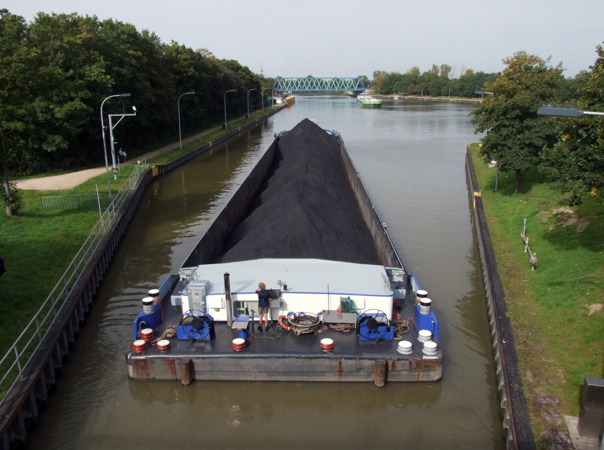 GSL RHENUS CARISMA II (ENI:02323320) L.79,50 m B.11,45 m T 2398 Flagge Niederlande auf dem WDK am 02.10.2023 an der Schleuse Datteln.