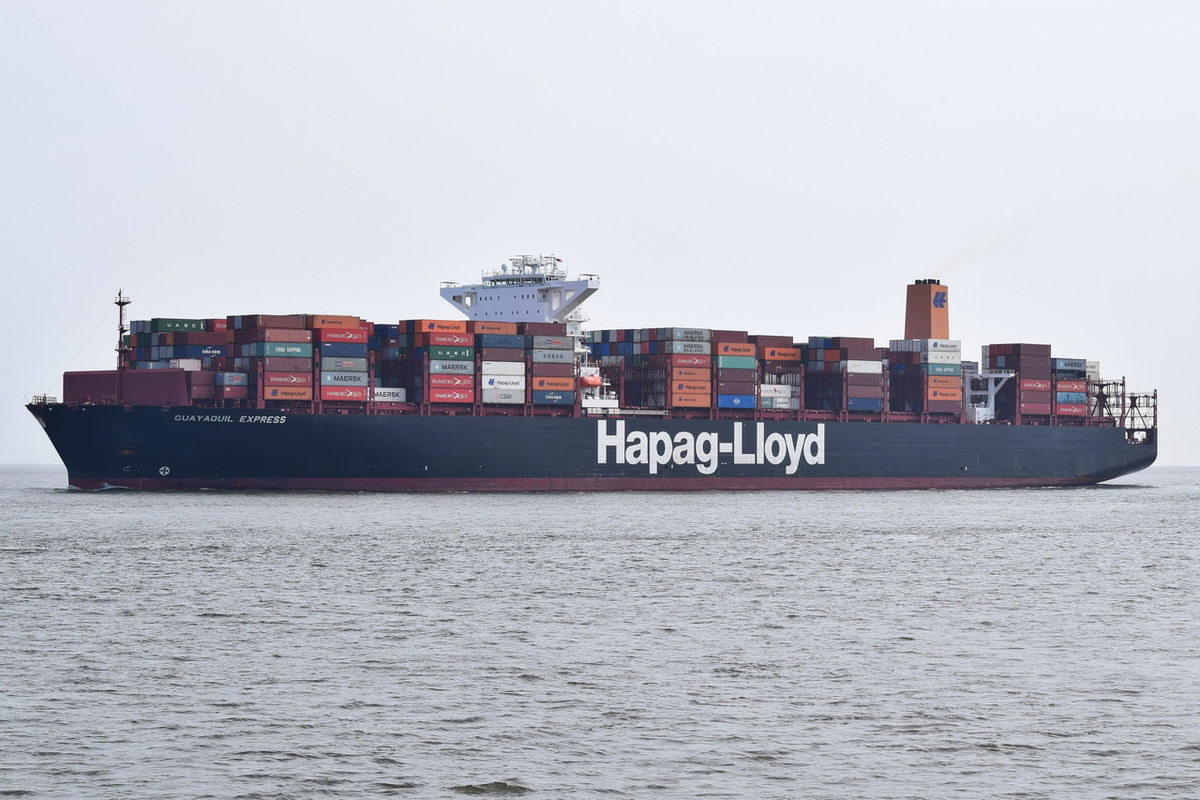 GUAYAQUIL EXPRESS , Containerschiff , IMO 9777620 , Baujahr 2017 , 10589 TEU , 333.18m × 48.2m ,  bei der Alten Liebe Cuxhaven am 03.09.2018