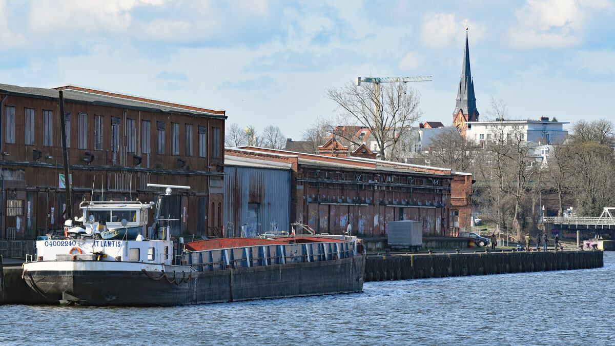 Gütermotorschiff (GMS) ATLANTIS (ENI 04002240) am 02.04.2022 in Lübeck. 