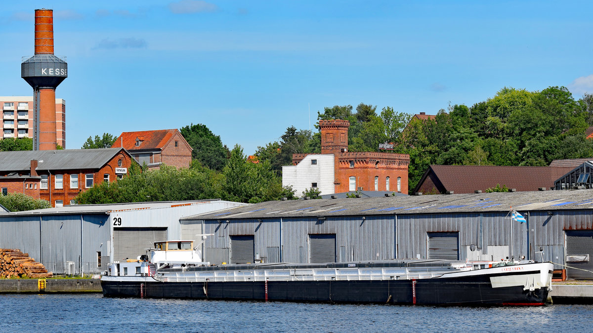 Gütermotorschiff (GMS) CATHARINA (04400550, 80 x 8,2m) am 21.06.2020 im Hafen von Lübeck beim Konstinkai