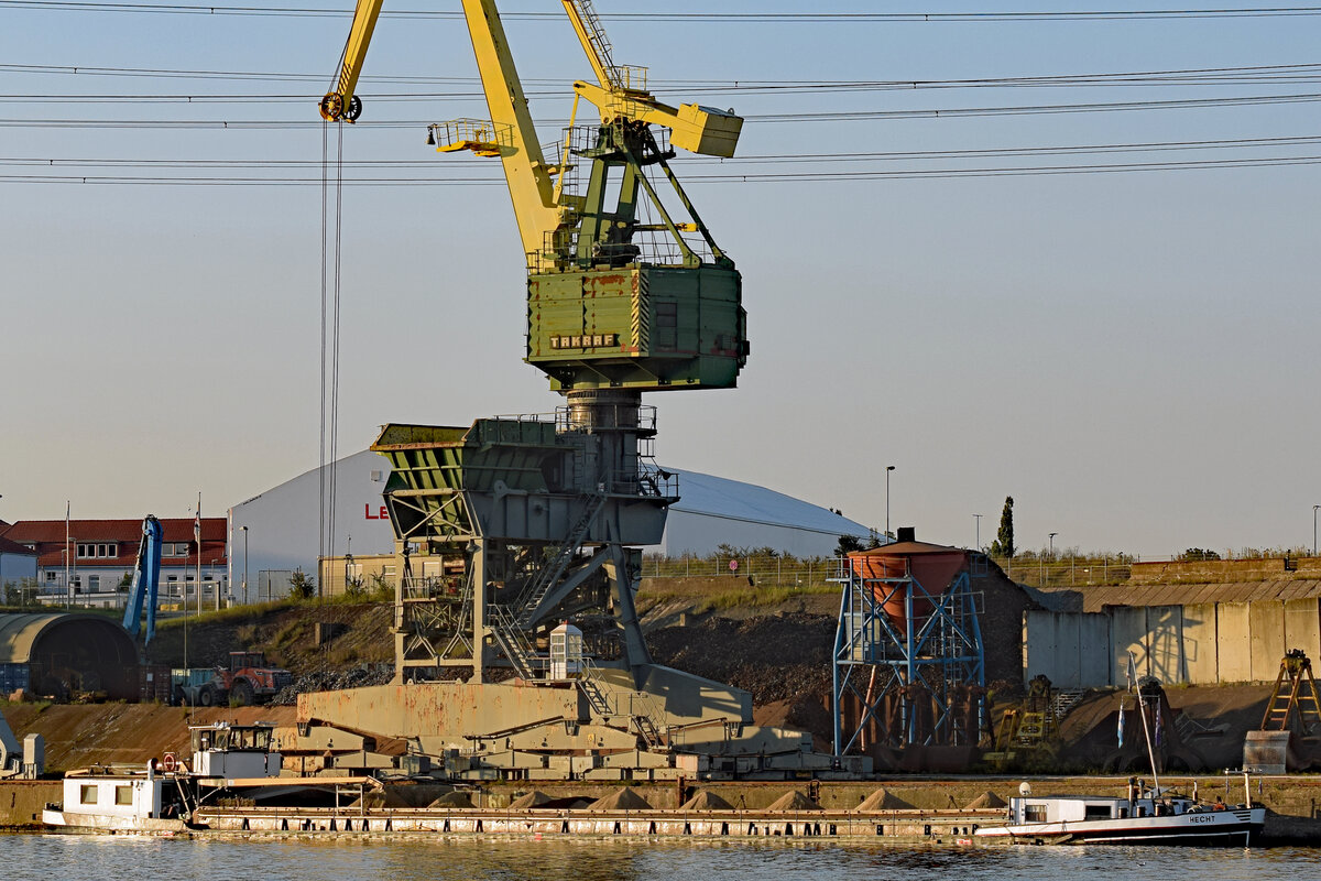 Gütermotorschiff (GMS) HECHT (ENI 04024070) am 09.09.2021 beim Lehmannkai 3 in Lübeck