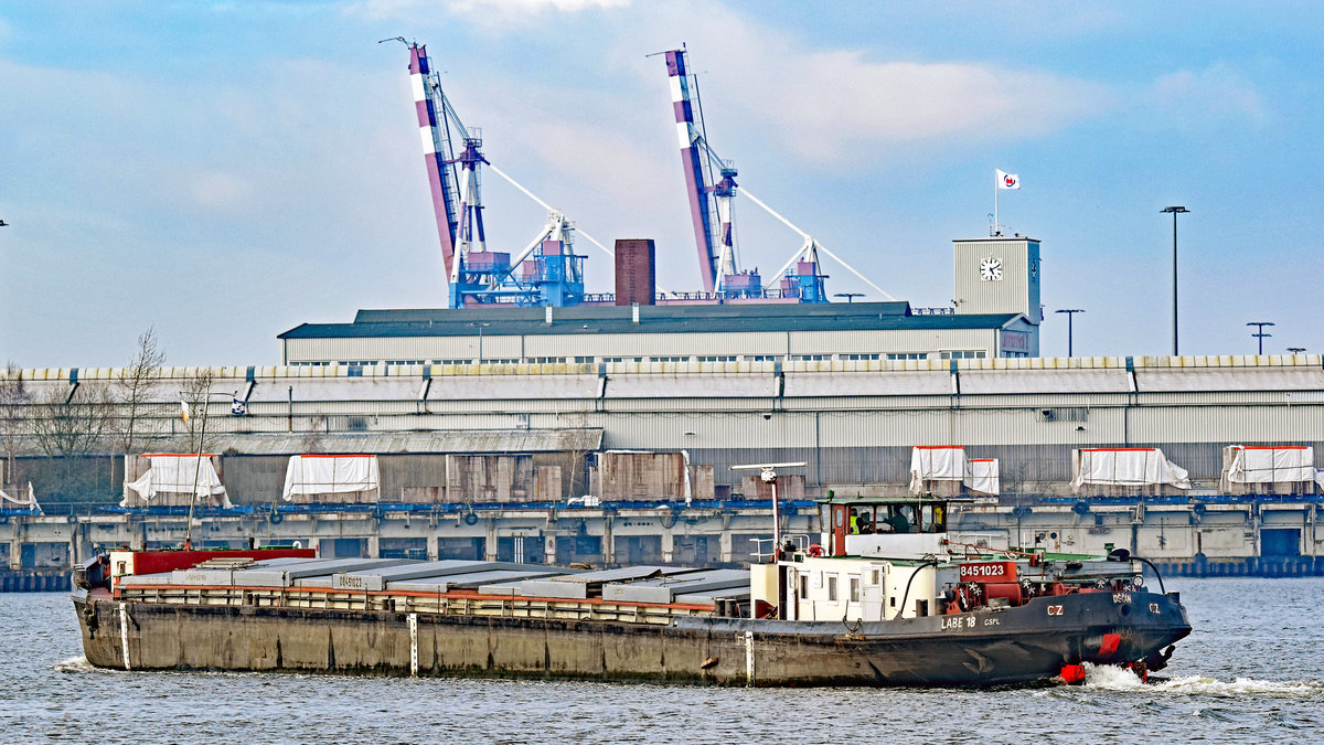 Gütermotorschiff (GMS) LABE-18 (ENI 084551023) am 26.01.2021 auf der Trave zwischen Lehmannkai 3 und Lehmannkai 2