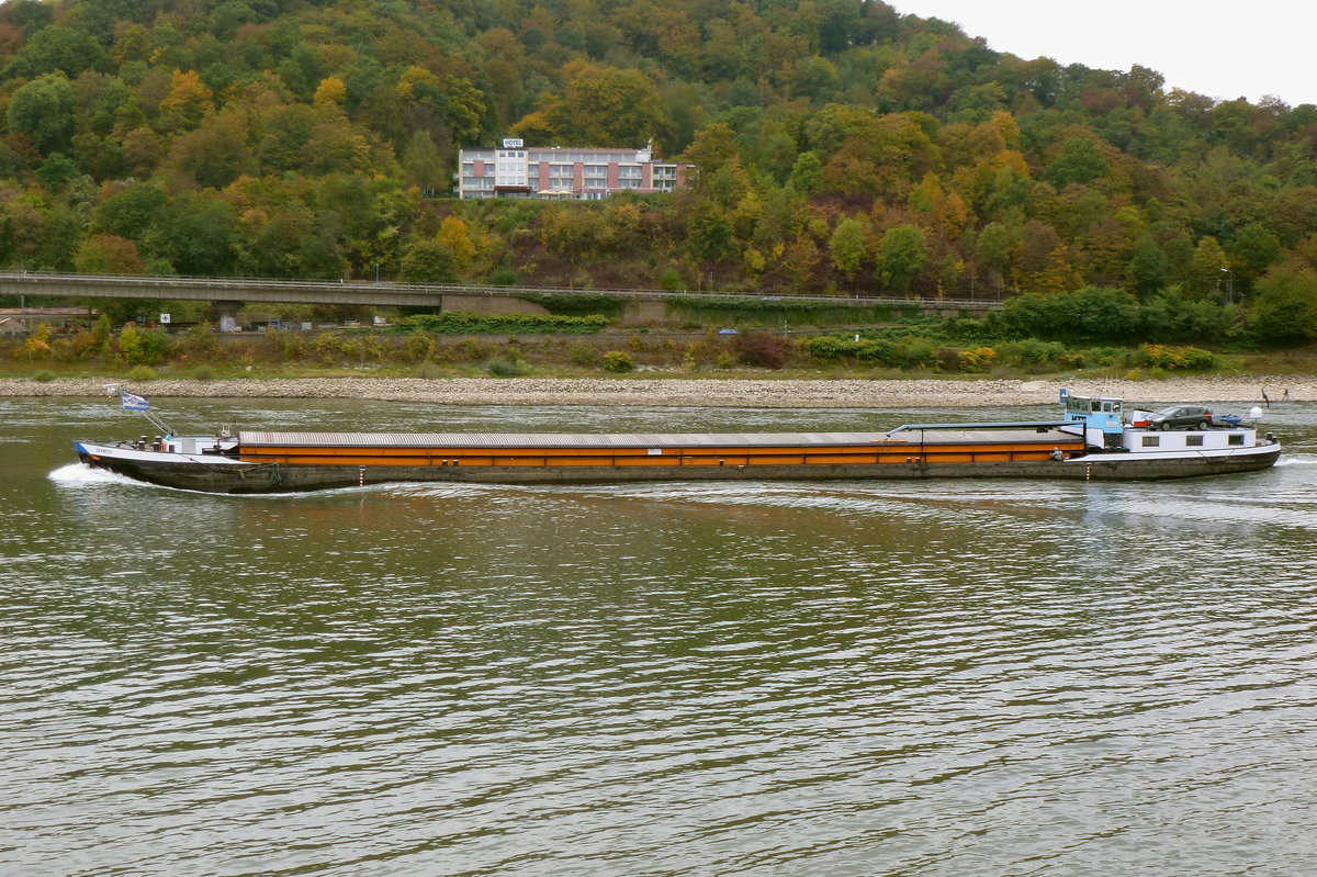 Gütermotorschiff Gramper, Flagge: Niederlande, Baujahr 1957. Bergfahrt auf dem Rhein bei Unkel. Aufnahmedatum: 17.10.2016