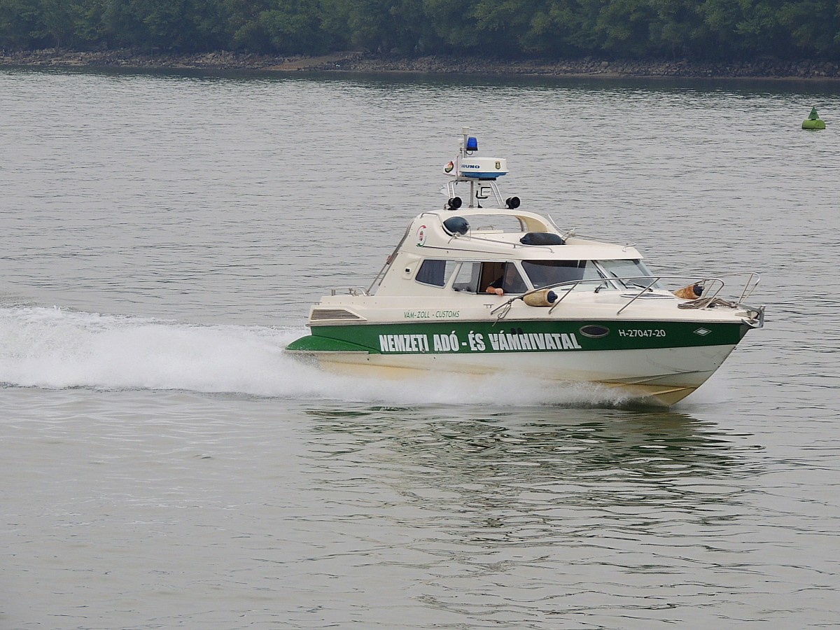 H-27047-20 Ungarischer ZOLL, patroulliert auf der Donau kurz vor Budapest; 130826