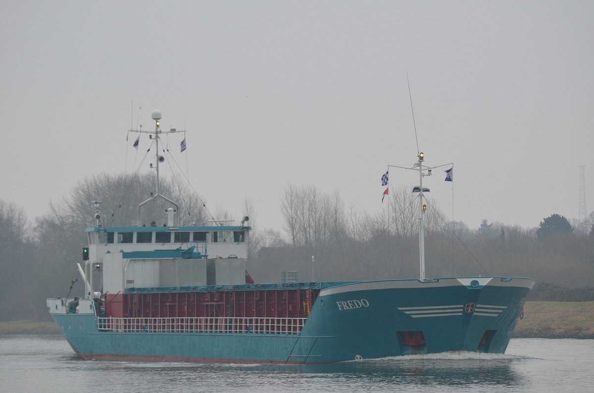 Habe ich hier auch schon mal vorgestellt die Fredo IMO-Nummer:8504208 Flagge:Deutschland Länge:82.0m Breite:11.0m Baujahr:1985 Bauwerft:Peters Schiffswerft,Wewelsfleth Deutschland hier aufgenommen am 04.02.17 im Nord-Ostsee-Kanal bei Rendsburg.