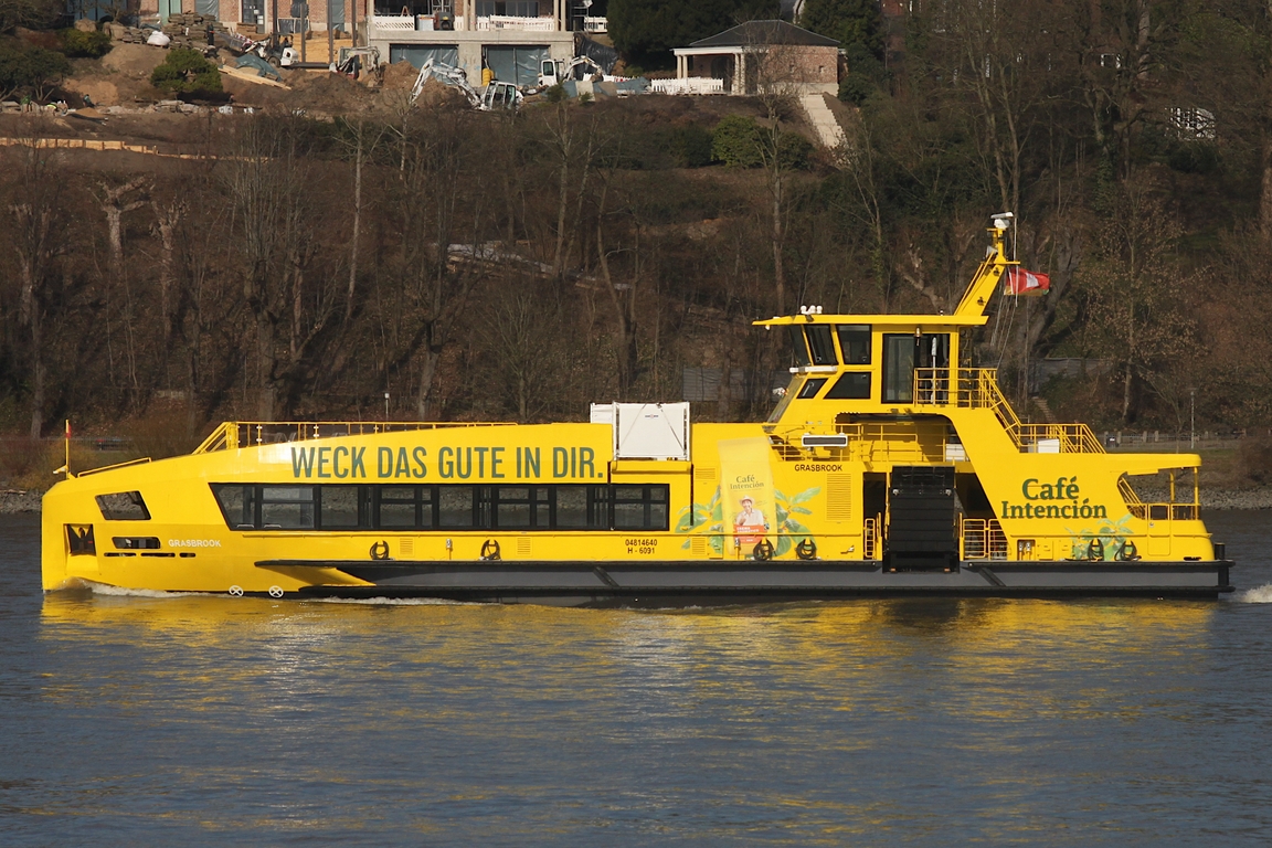 Hadag Hafenfähre GRASBROOK (ENI 04814640); Eigner/Betreiber: Hadag; Datum: 03.03.2026; Aufnahmeort: Elbe/Hafen Hamburg, Deutschland.