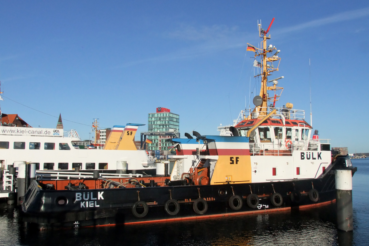 Hafen und Seeschlepper  BÜLK  in Kiel 13.12.2015