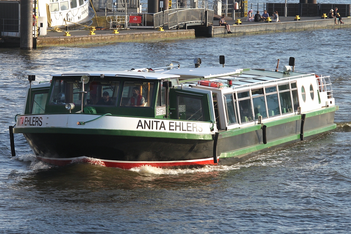 Hafenbarkasse ANITA EHLERS (ENI 05117280); Eigner/Betreiber: Ehlers; Datum: 13.08.2025; Aufnahmeort: Elbe/Hafen Hamburg, Deutschland.