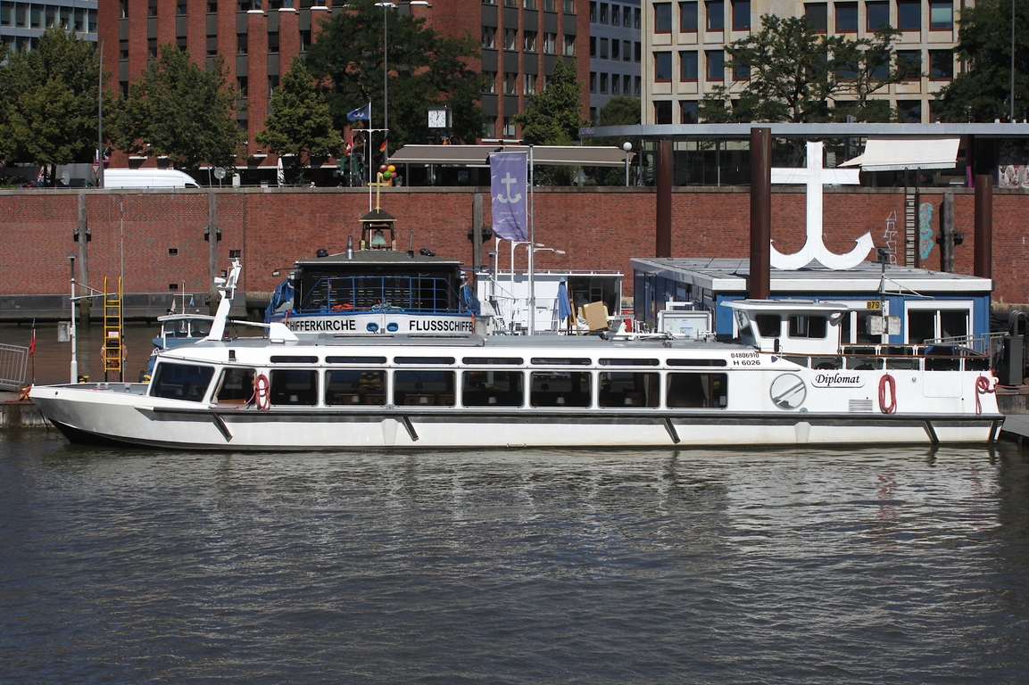 Hafenbarkasse DIPLOMAT (ENI 04806910); Eigner/Betreiber: Bülow; Datum: 18.08.2025; Aufnahmeort: Elbe/Hafen Hamburg, Deutschland.