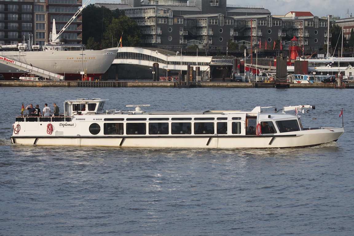 Hafenbarkasse DIPLOMAT (ENI 04806910); Eigner/Betreiber: B�low; Datum: 26.09.2026; Aufnahmeort: Elbe/Hafen Hamburg, Deutschland.