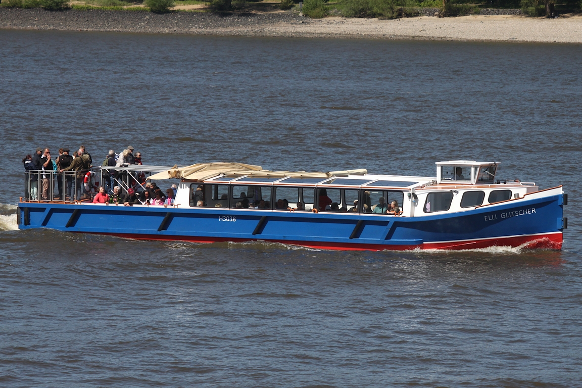 Hafenbarkasse ELLI GLITSCHER (H3038); Eigner/Betreiber: Glitscher GmbH; Datum: 08.05.2026; Aufnahmeort: Elbe/Hafen Hamburg, Deutschland; Das Bild entstand anl�sslich der Einlaufparade zum 837. Hafengeburtstag.