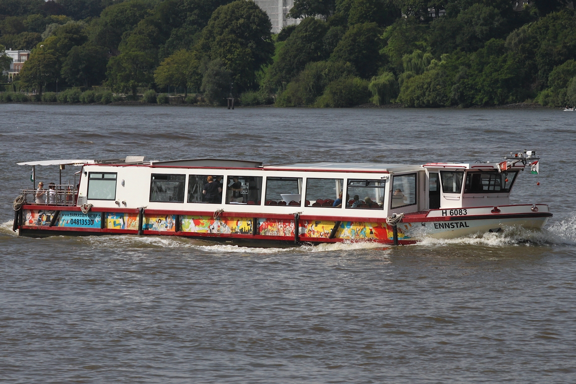 Hafenbarkasse  ENNSTAL (ENI 04813530); Eigner/Betreiber: Barkassenmeyer; Datum: 09.08.2025; Aufnahmeort: Elbe/Hafen Hamburg, Deutschland.