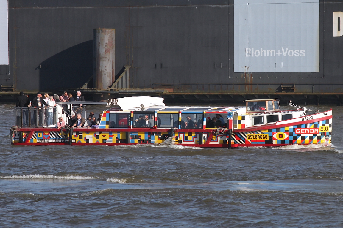 Hafenbarkasse GERDA 2.0 (ENI 05107660); Eigner/Betreiber: Barkassenmeyer; Datum: 08.05.2026; Aufnahmeort: Elbe/Hafen Hamburg, Deutschland. Das Bild entstand anl�sslich des 837. Hafengeburtstages.