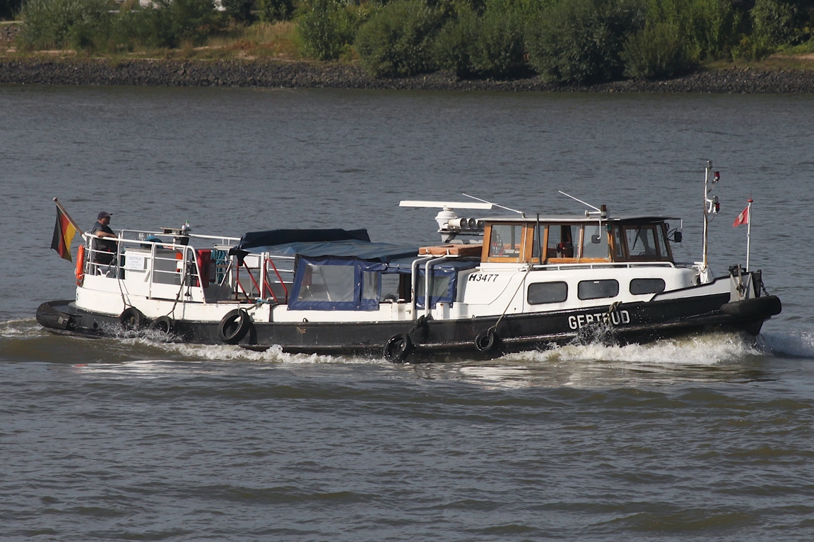 Hafenbarkasse GERTRUD (H 3477); Datum: 07.09.2026; Aufnahmeort: Elbe/Hafen Hamburg, Deutschland.