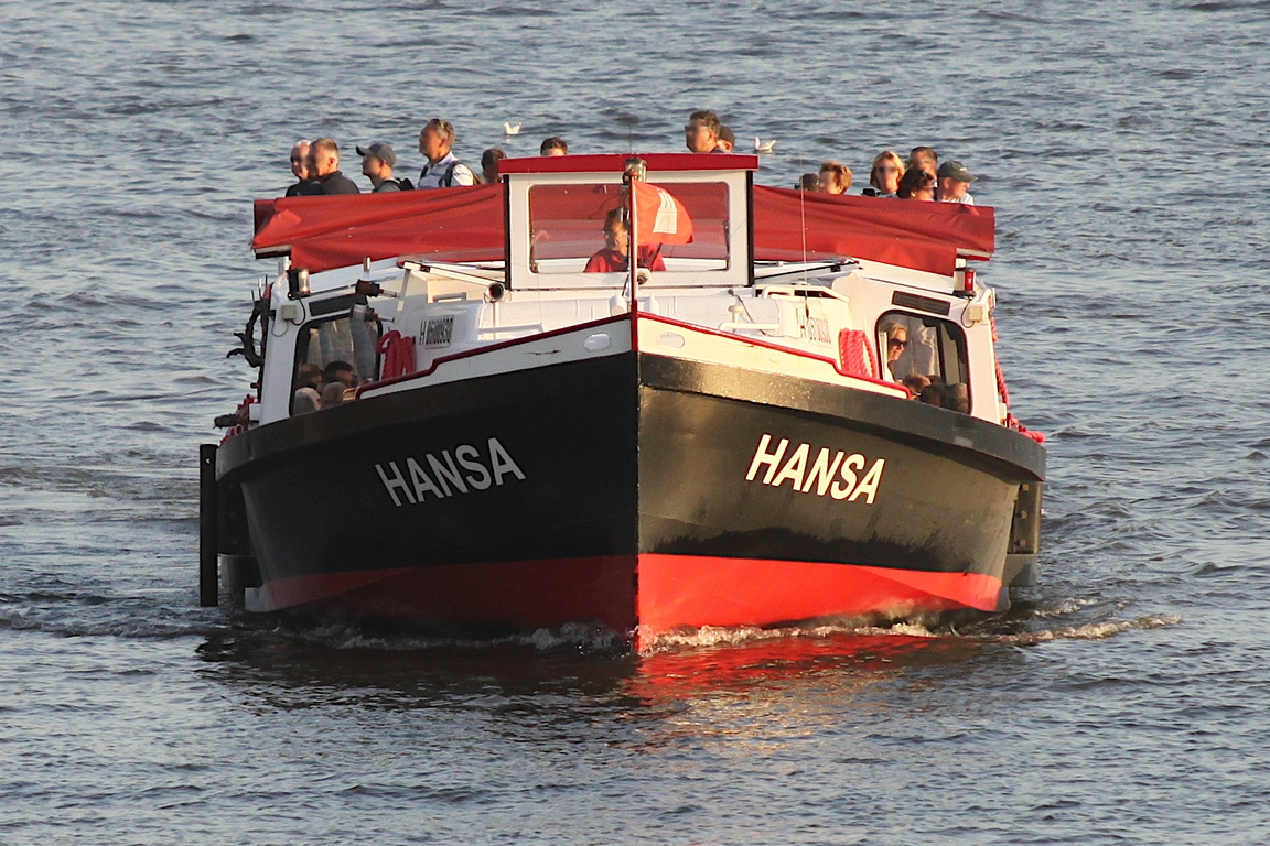 Hafenbarkasse HANSA (ENI 05100930); Eigner/Betreiber: Bülow; Datum: 13.08.2025; Aufnahmeort: Elbe/Hafen Hamburg, Deutschland. 
