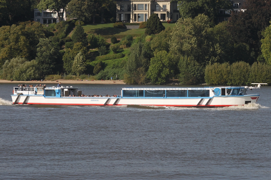 Hafenbarkasse KLEIN ERNA (ENI 04804610); Eigner/Betreiber: Reederei Abicht; Datum: 19.09.2025; Aufnahmeort: Elbe/Hafen Hamburg, Deutschland.