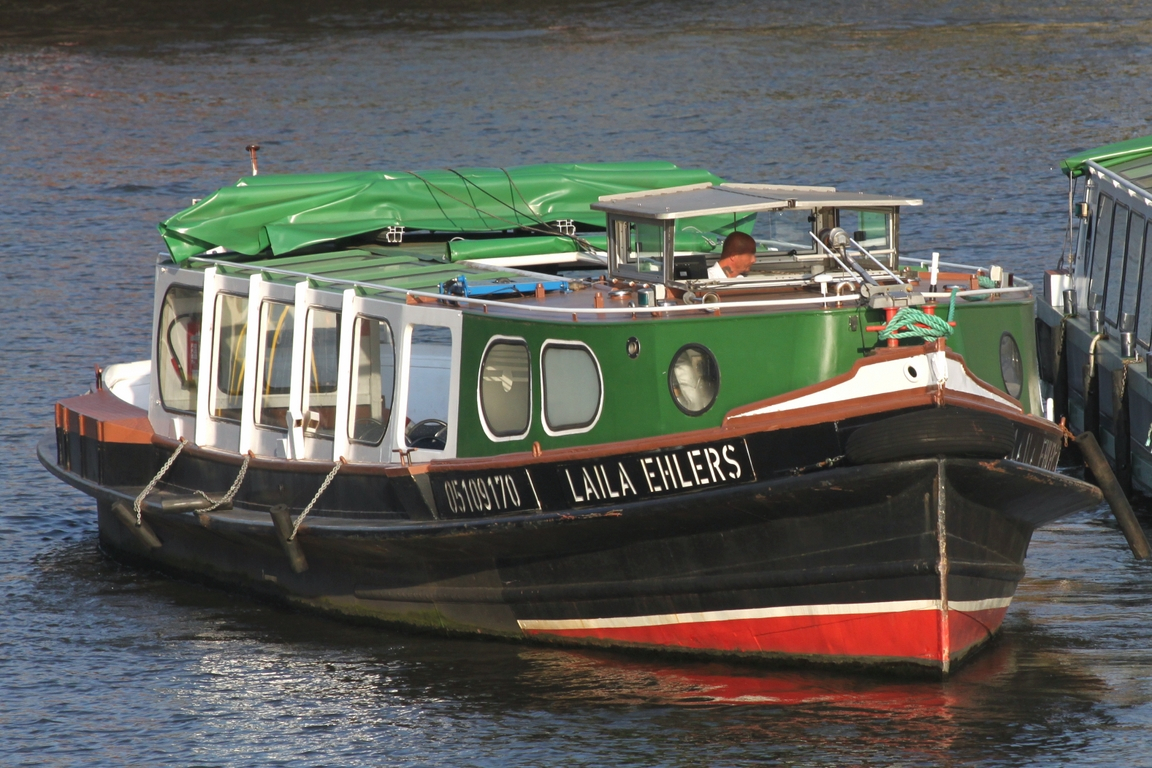 Hafenbarkasse LAILA EHLERS (ENI 05109170); Eigner/Betreiber: Reederei Ehlers; Datum: 13.08.2025; Aufnahmeort: Elbe/Hafen Hamburg, Deutschland.