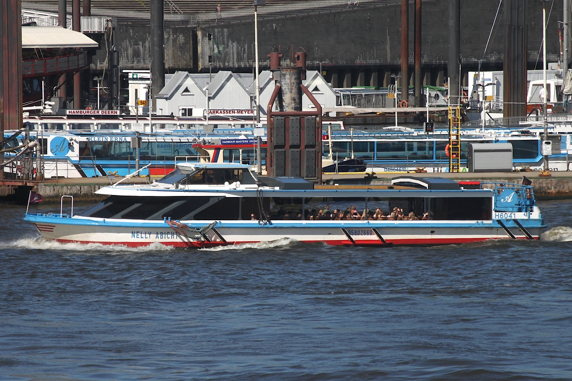 Hafenbarkasse NELLY ABICHT (ENI 05802660); Eigner/Betreiber: Reederei Rainer Abicht; Datum: 23.06.2026; Aufnahmeort: Elbe/Hafen Hamburg, Deutschland.
