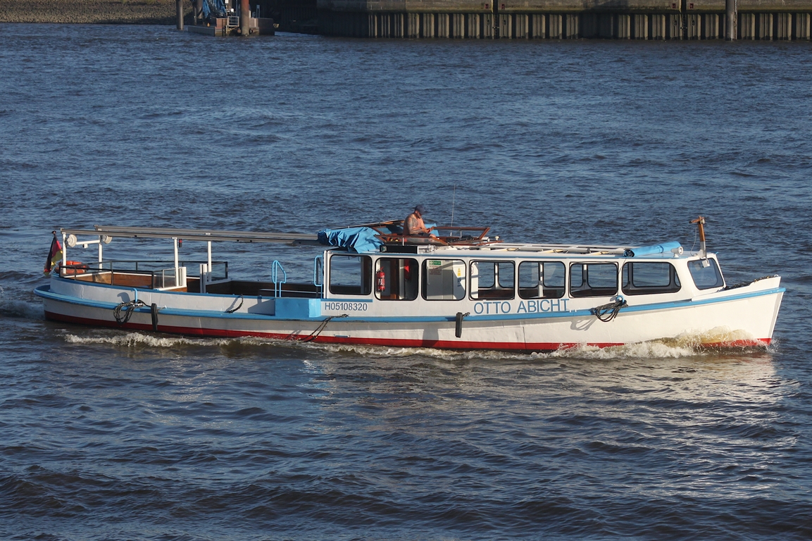 Hafenbarkasse OTTO ABICHT (ENI 05108320); Eigner/Betreiber: Reederei Abicht; Datum: 24.05.2026; Aufnahmeort: Elbe/Hafen Hamburg, Deutschland.