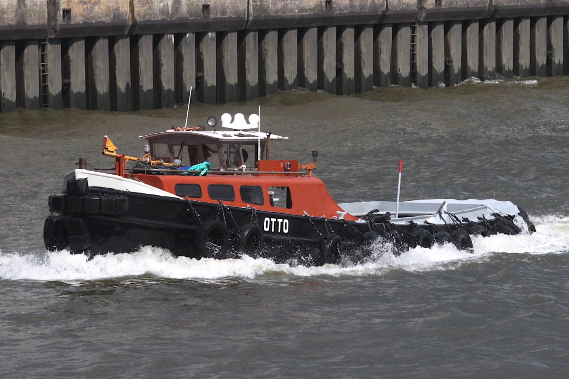 Hafenbarkasse OTTO (ENI 05110230); Datum: 10.07.2026; Aufnahmeort: Elbe/Hafen Hamburg, Deutschland.